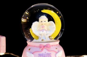 探索魔法世界的奥秘——幸运水晶球的制作与用途（创造魔法的神奇工具）