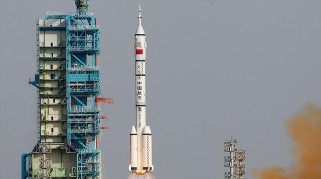 以纸片宇宙帮助宇航员返回火箭（玩转纸片游戏）  第1张