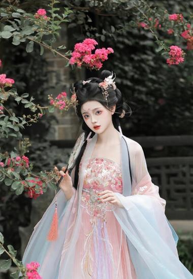 《奇迹暖暖》游戏联盟委托云端汉服聚会攻略（云端汉服聚会攻略）  第2张