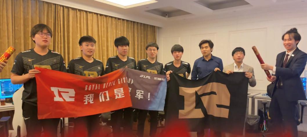 RNG无缘第三赛段，战队成员只剩两人，网友：还有一个不剩的呢！  第7张