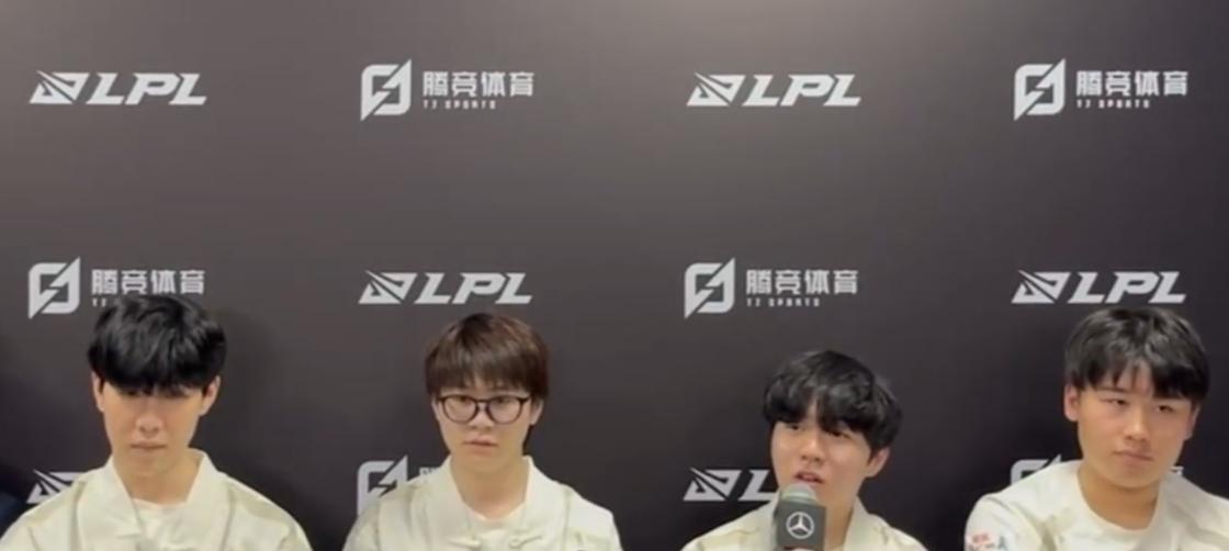 雷竞技资讯：零封We后Rookie暗示杰杰彻底没了！Wei比四叔强太多  第2张