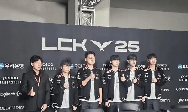 这才是LOL的唯一YYDS！Faker主场官宣续约四年，Uzi退役太早了  第3张
