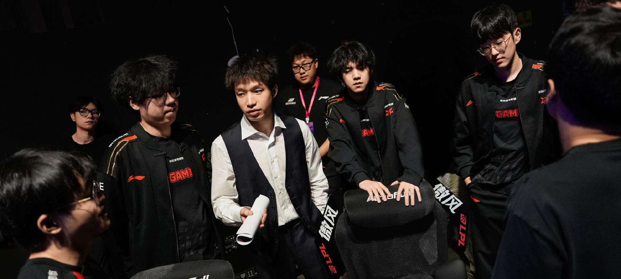 LPL“打满冠”迎来首胜！被垫底队逼入绝境，赢比赛全靠对手送？  第8张