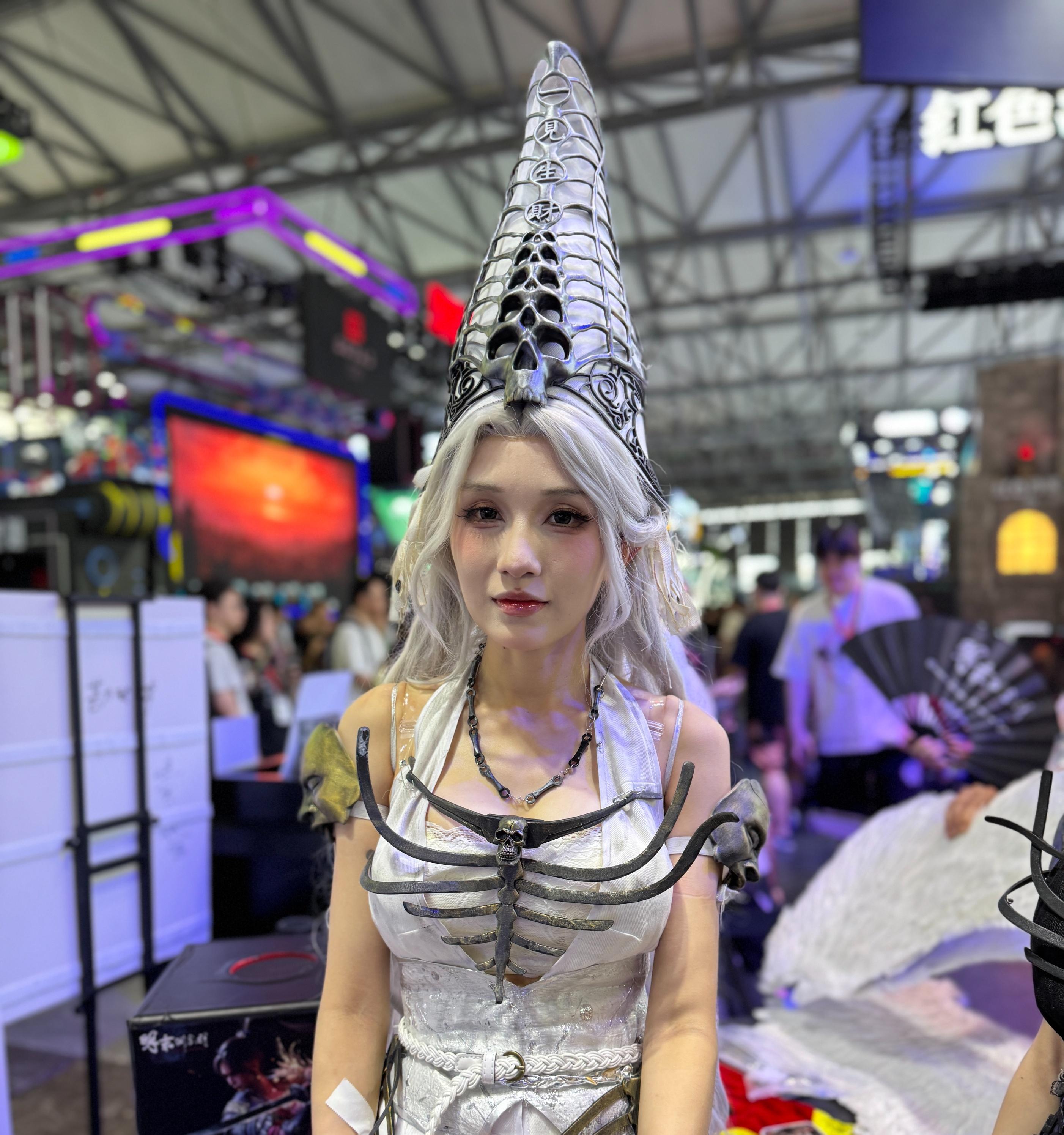 2025CJ明末女主原皮英姿飒爽黑白无常美女COS超还原！  第2张