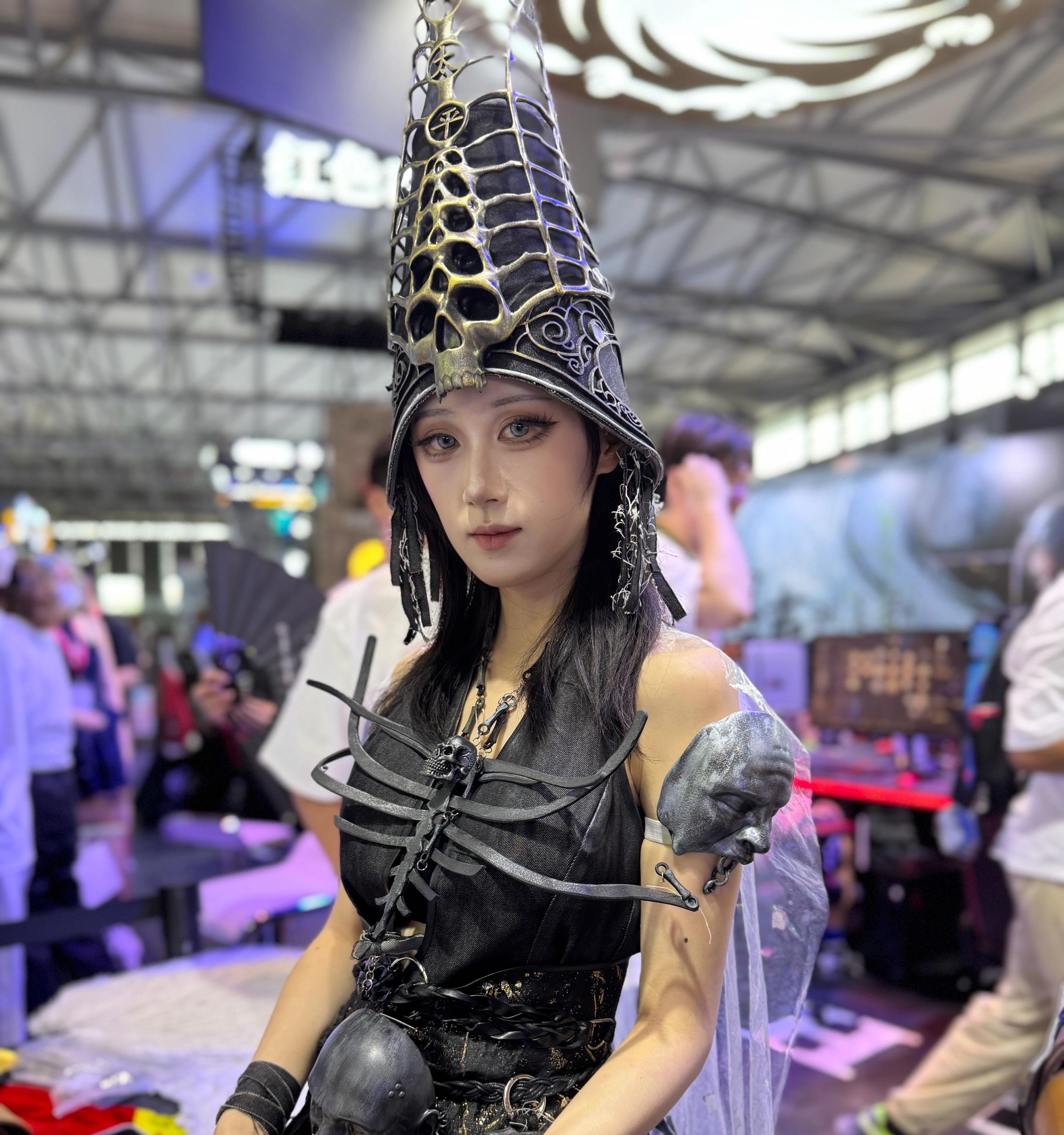 2025CJ明末女主原皮英姿飒爽黑白无常美女COS超还原！  第4张