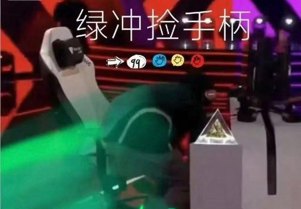 《街霸6》名场面Punk开香槟被小孩曾卓君丝血反杀  第5张